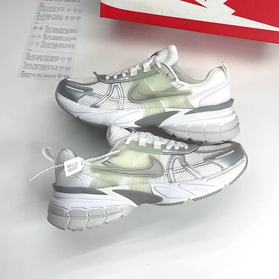 نایک وی تو کی سفید نقره ای NIKE V2K