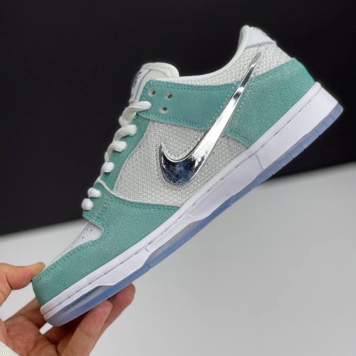 نایک اس بی دانک لو آپریل NIKE SB DUNK LOW APRIL