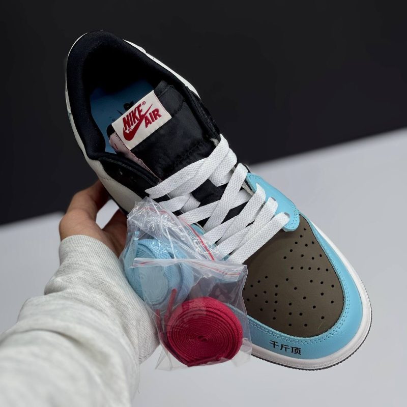 نایک ایر جردن 1 لو تراویس اسکات بی ام و NIKE AIR JORDAN 1 LOW TRAVIS SCOTT BMW