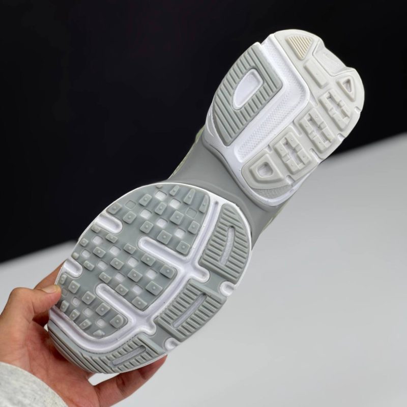 نایک وی تو کی سفید نقره ای NIKE V2K