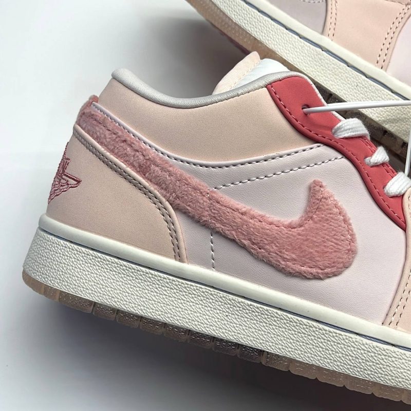 جردن وان لو مایتی سویشرز پینک AIR JORDAN 1 LOW MIGHTY SWOOSHERS PINK