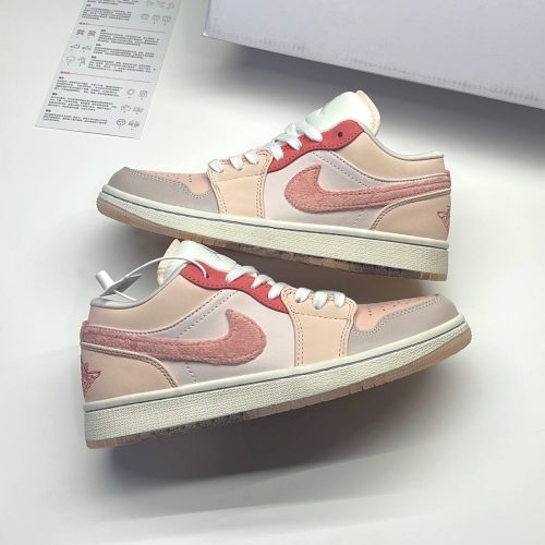 جردن وان لو مایتی سویشرز پینک AIR JORDAN 1 LOW MIGHTY SWOOSHERS PINK