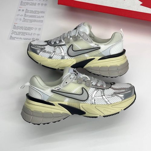نایک وی تو کی نقره ای کرم NIKE V2K