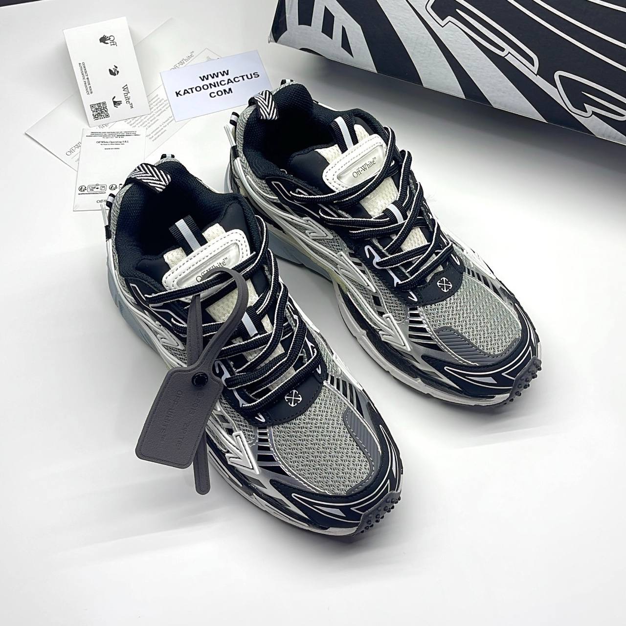 آف وایت بی رایت بک مشکی سفید OFF WHITE BE RIGHT BACK