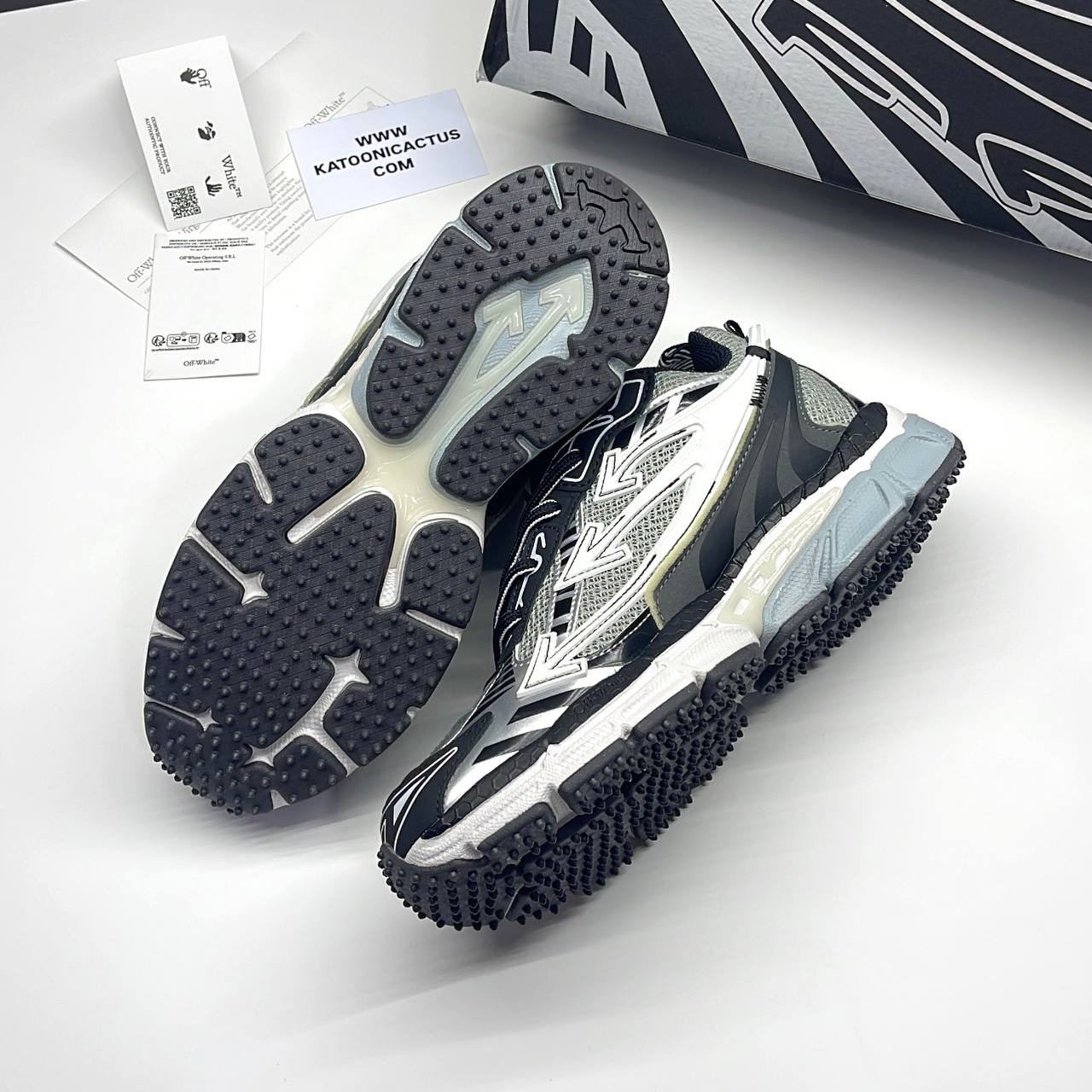 آف وایت بی رایت بک مشکی سفید OFF WHITE BE RIGHT BACK