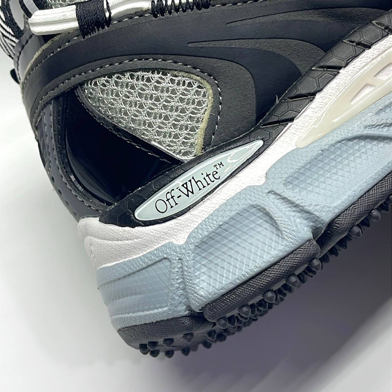 آف وایت بی رایت بک مشکی سفید OFF WHITE BE RIGHT BACK