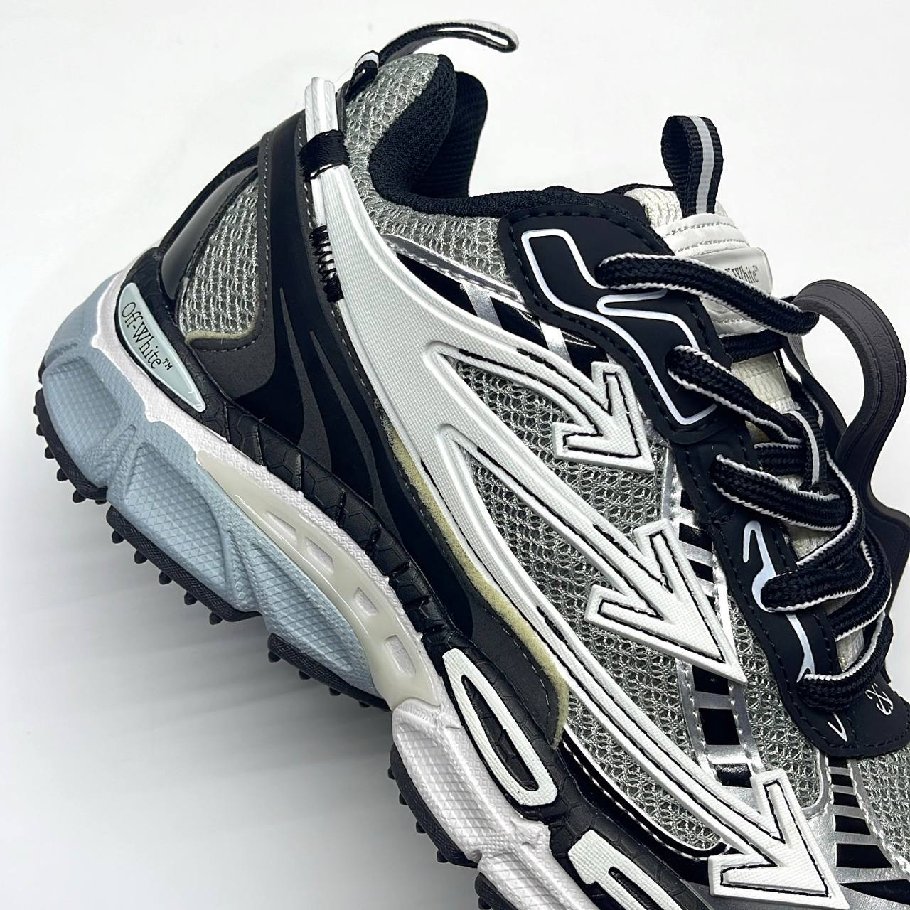 آف وایت بی رایت بک مشکی سفید OFF WHITE BE RIGHT BACK