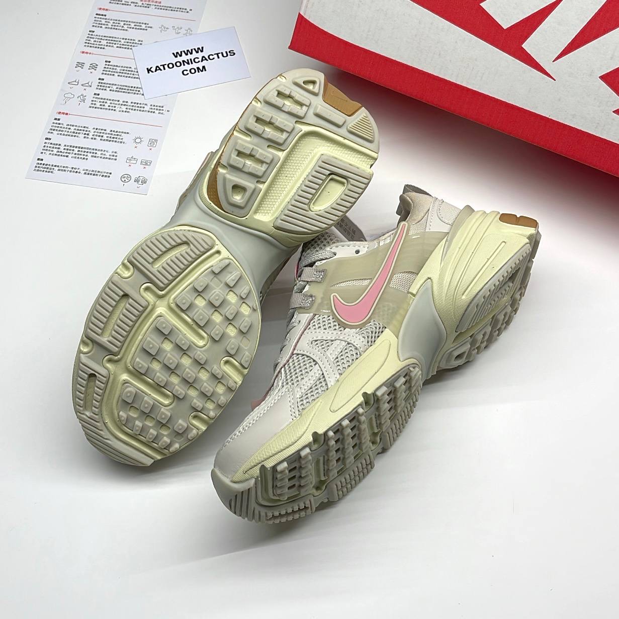 نایک وی تو کی کرم صورتی NIKE V2K