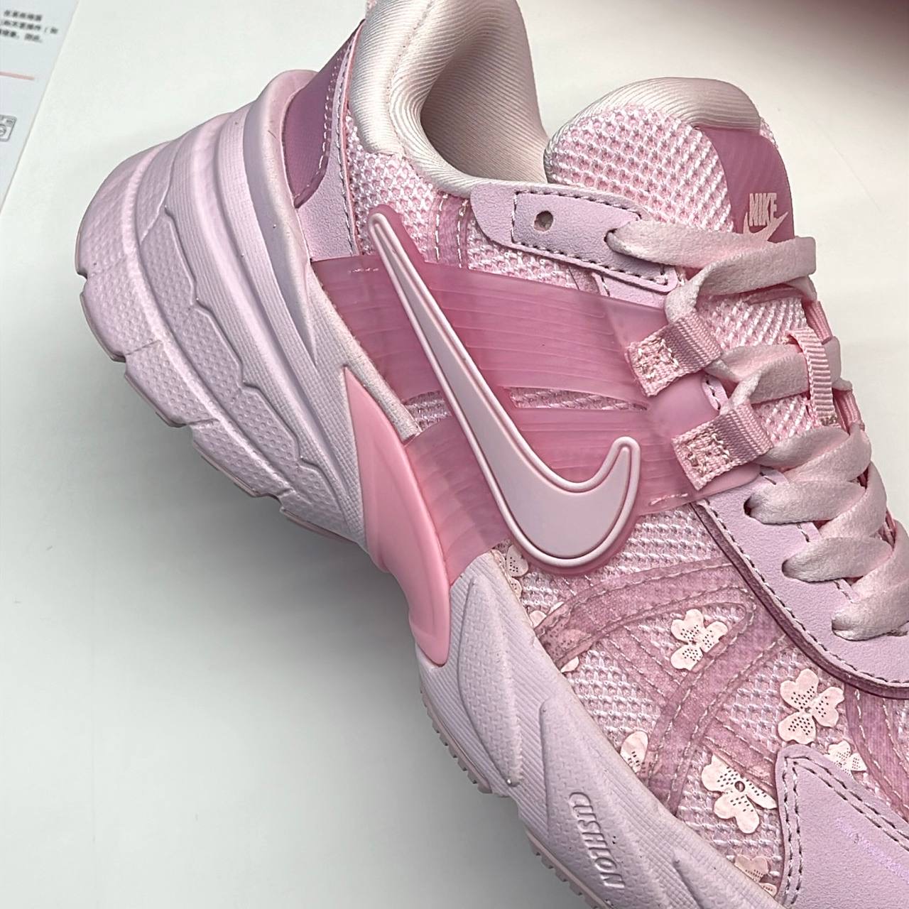 نایک وی تو کی صورتی NIKE V2K