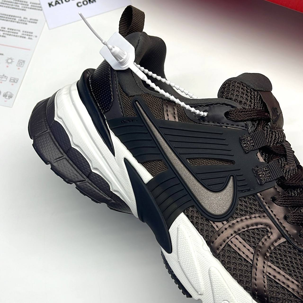 نایک وی تو کی قهوه ای NIKE V2K